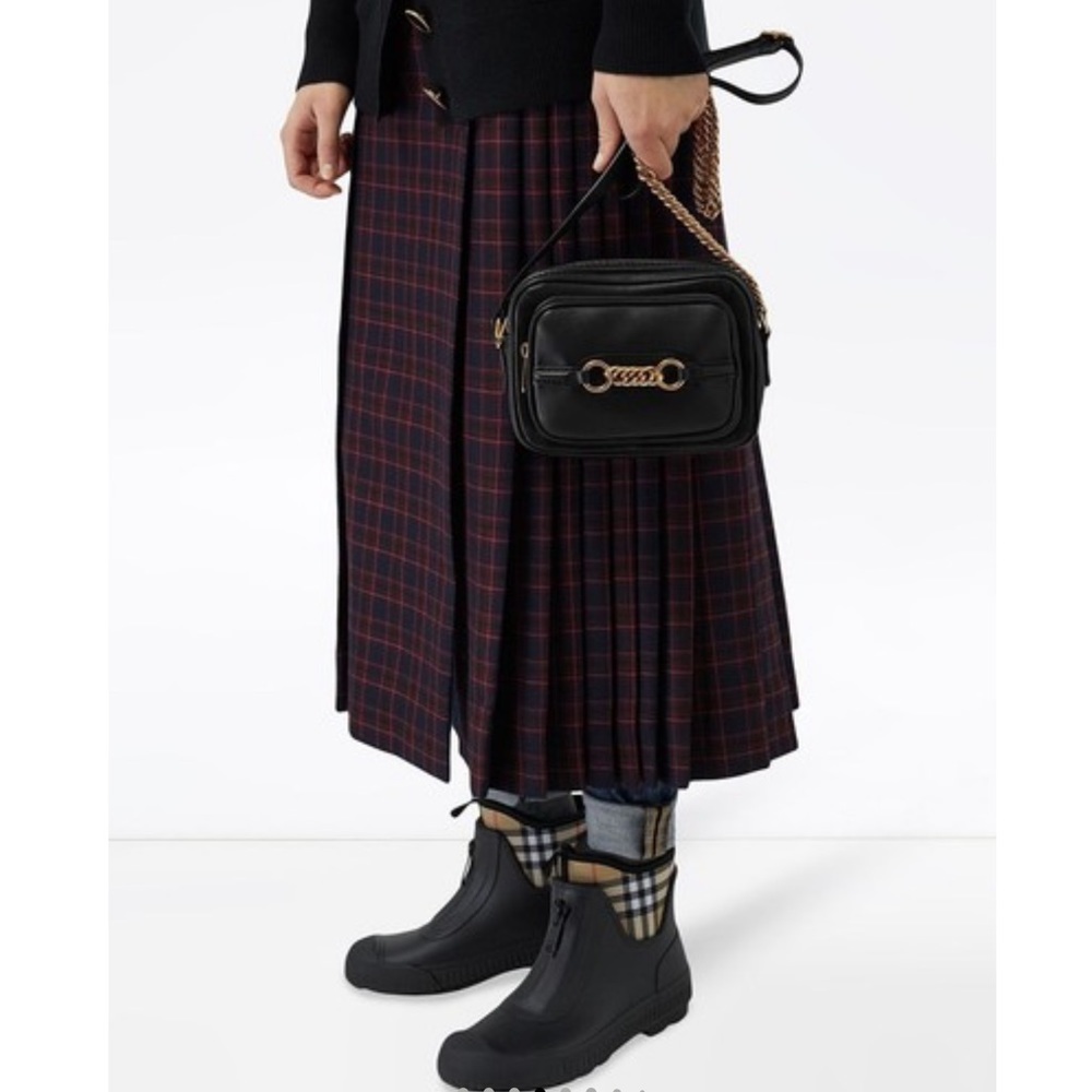 Authentic Burberry Chain Link Camera Crossbody - Picture 2 of 14